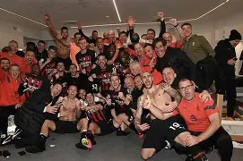 关于石宇奇赛点兑现，AC米兰淘汰马德里竞技晋级四强，主帅激动落泪的信息